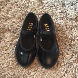 Little girls size 8w Bloch black tap shoes